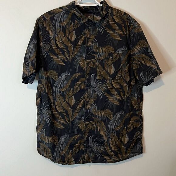 H&M Men’s Shirt Sleeve Casual Button Down Shirt Dark Floral Print Size Large - Picture 1 of 7